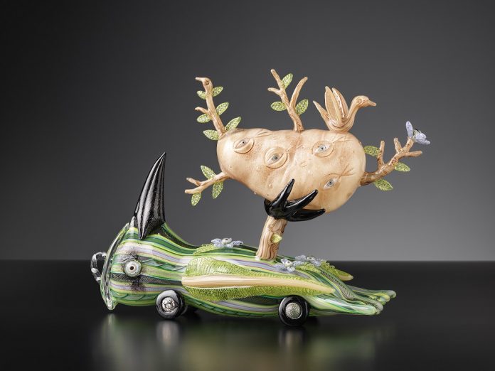 HancockTom Moore, Cyborg Symbiosis, 2020, hot joined blown and solid glass, 290 x 360 x 145 mm, photographer: Grant Hancock