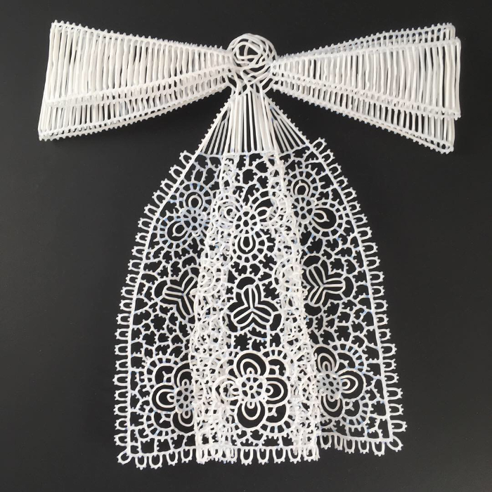 Glass cravat